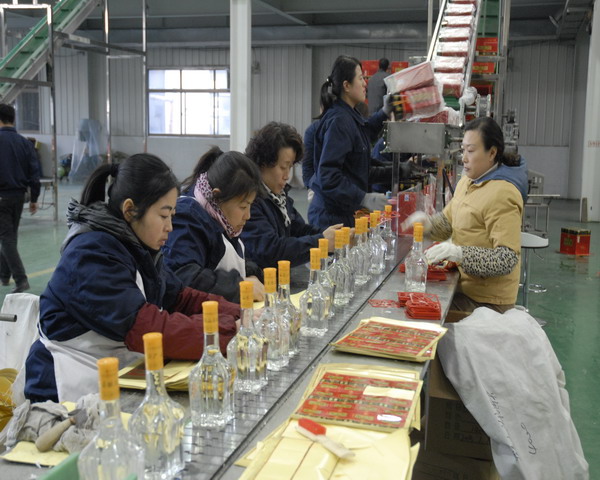 加班加点生产成品酒.jpg