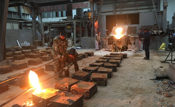 铸造车间浇铸现场_副本.jpg