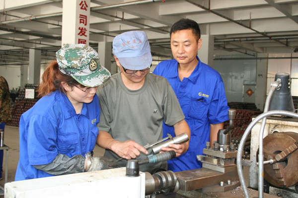 鲁星公司积极开展“传帮带”学技术练本领 (1)_副本.jpg