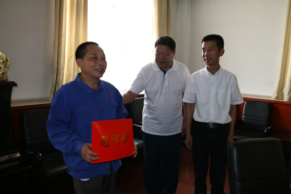 济宁市总工会来崔庄煤矿检查工作 (1)_副本.jpg