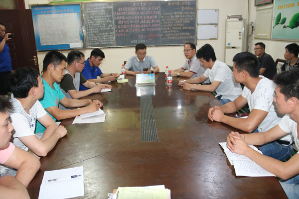 崔庄煤矿举行“事故当事人谈感受”活动 (1)_副本.jpg