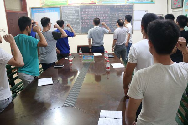 崔庄煤矿举行“事故当事人谈感受”活动 (2)_副本.jpg