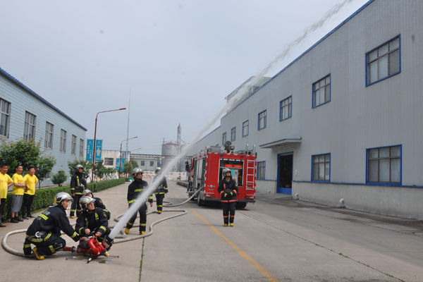微山湖酒业公司开展雨季四防和消防逃生应急演练 (2).jpg