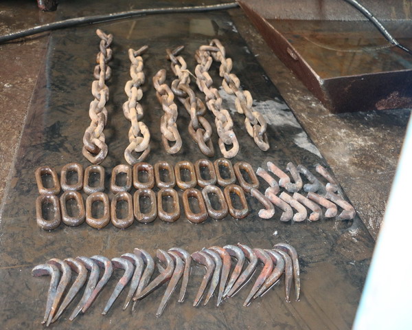 旧链条加工道钉.jpg